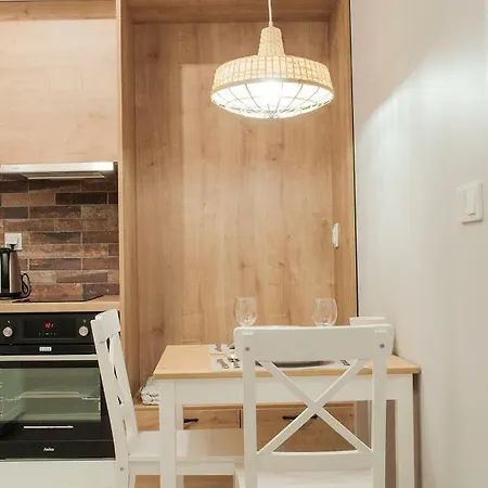 Brown Sugar | Free Garage | 2 Separate Rooms-3